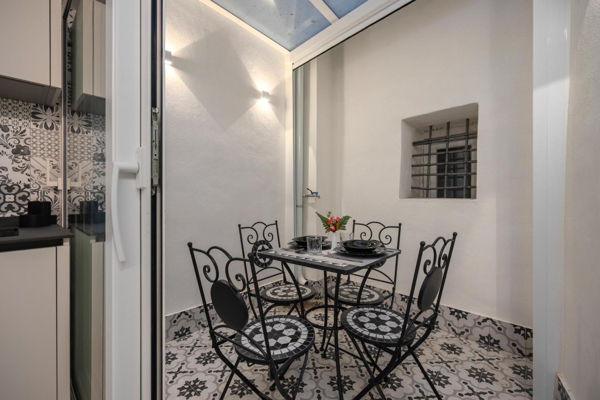 Roccella Apartment *